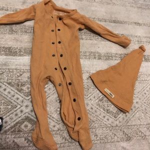 L’ovedbaby onesie with hat
